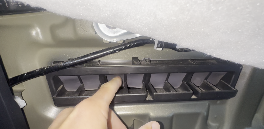 Rear cabin pressure release vent
